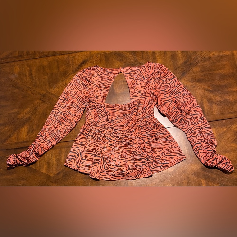 ✋Free People 
Extra Small Top
Burnt Orange And Black